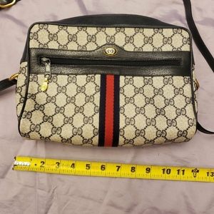 Authentic Gucci Vintage Ophidia Crossbody purse.